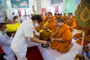แรงศรัทธาประชาชนร่วมพระกฐินพระราชทาน