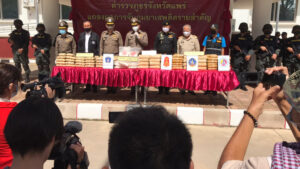 ตำรวจแพร่โชว์ผลงานจับยาบ้า-เฮโลอีนต้อนรับผู้การฯใหม่