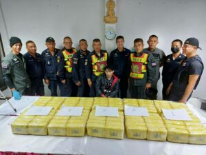 ตำรวจสภ.ห้วยไร่จับอีกยาบ้า1ล้านเม็ด เหยียบหนวดเสือมารับยาเสพติดกันที่เขตเด่นชัย