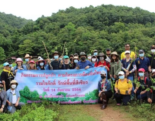 “นายกลี่”นำทีมเทศบาลตำบลป่าแมตปลูกป่าที่ห้วยผาคำ
