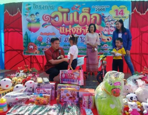 ดร.วรวัจน์ฯสานฝันเยาวชนลงพื้นที่ร่วมงานวันเด็ก 2 ที่ อ.ลอง