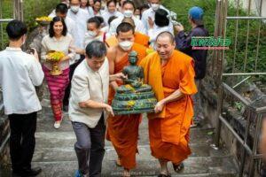 (มีคลิป) ผู้ว่าแพร่ดำน้ำอาราธนาพระมหาอุปคุตมาปกปักษ์ป้องกันภยันตรายต่างๆในงานบุญที่ยิ่งใหญ่ประเพณีไหว้พระธาตุช่อแฮฯระหว่างวันที่ 28ก.พ.-6มี.ค.