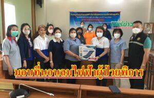 นายกอ้อห่วงใยผู้ป่วยสนับสนุนที่นอนลมไฟฟ้าเพื่อฟื้นฟูสมรรถภาพคนพิการตำบลนาจักร