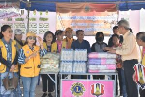 เทศบาลเมืองแพร่ ร่วมใจมอบเงินและสิ่งของช่วยเหลือแก่ผู้ประสบเหตุอัคคีภัย