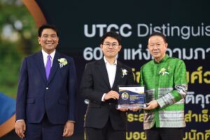 “รวิชญ์ วงศ์วรกุล”รับรางวัลศิษย์เก่าดีเด่นมหาวิทยาลัยหอการค้าไทย