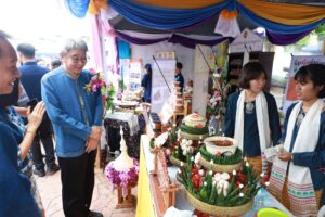 เทศบาลเมืองแพร่ ร่วมพิธีเปิด มหกรรมการเรียนการสอนประวัติศาสตร์ใน 4 ภูมิภาค จ.แพร่ ณ ข่วงวัฒนธรรมเมืองแป้(กาดสามวัย )