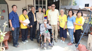 นายกสมคิดนำคณะลงพื้นที่ส่งมอบรถเข็นนั่ง (Wheelchair) สำหรับช่วยเหลือผู้พิการในพื้นที่ตำบลร่องกาศ