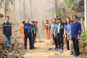 อบต.เวียงทองจัดร่วมกับเจ้าหน้าที่อาสาสมัครพิทักษ์อุทยานแห่งชาติ สัตวป่าและพืชพันธุ์ (อส. อส.)เฝ้าระวังและระงับไฟป่า