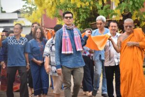 เทศบาลเมืองแพร่ จัดโครงการห่มผ้าพระธาตุ ประจำปีงบประมาณ 2568 ณ วัดเมธัง (วัดน้ำคือ)