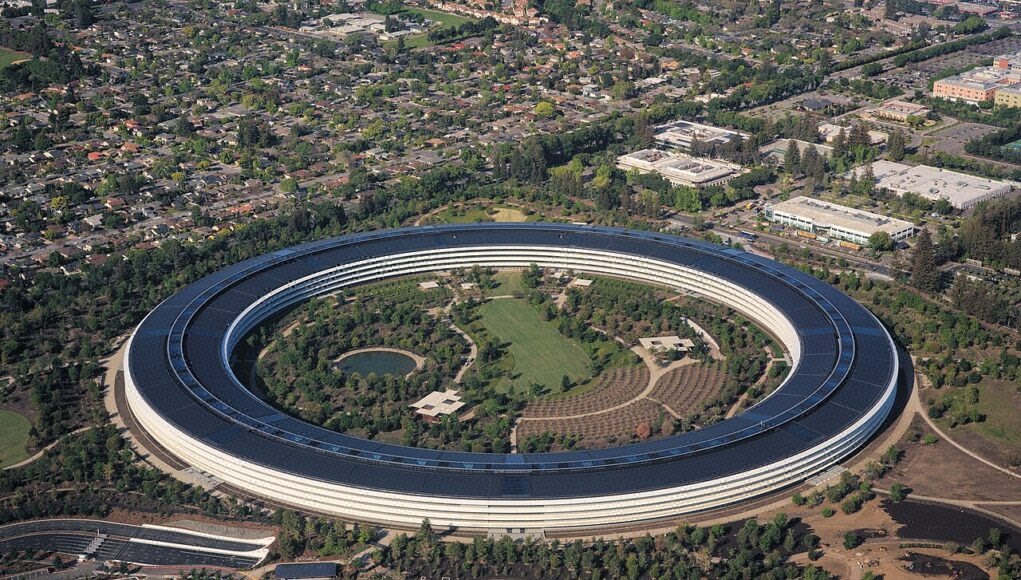 แอปเปิลเปิดฉาก WWDC เผยโฉม Siri AI และ Apple Intelligence พร้อมปรับดีไซน์ระบบปฏิบัติการใหม่ ก่อนทิม คุก ส่งไม้ต่อซีอีโอคนใหม่