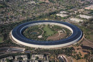 แอปเปิลเปิดฉาก WWDC เผยโฉม Siri AI และ Apple Intelligence พร้อมปรับดีไซน์ระบบปฏิบัติการใหม่ ก่อนทิม คุก ส่งไม้ต่อซีอีโอคนใหม่
