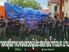 (มีคลิป)“คนแพร่ไม่ทิ้งคนน่าน”ทม.แพร่ ลุยส่งน้ำใจถึงชาวปัว ขนสิ่งของช่วยผู้ประสบภัยน้ำท่วม กลุ่มคนยืนถ่ายรูปหน้าขบวนรถบรรทุกสิ่งของช่วยเหลือผู้ประสบภัยน้ำท่วมจังหวัดน่าน